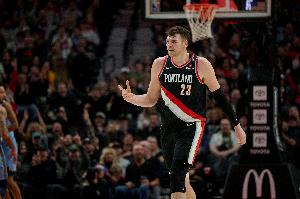 进步好快！克林根发挥全面 24分钟9分10板3助1断1帽&进账一记三分