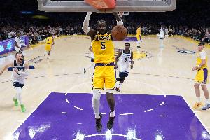 攻防积极！艾顿半场7中6高效拿下13分4板2助1断1帽