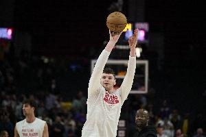 刘维伟：湖人也没干拔投手 上场看克林根瘸了还以为杨瀚森能首发