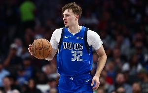 弗拉格：关键时刻坐替补席是我生涯首次 但我今天打得差&理解教练