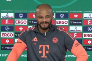 孔帕尼：是否出征科隆取决于诺伊尔自己 没有人是铁定的首发