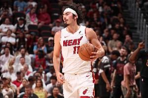 开季场均15.7分7板！哈克斯：休赛期我一直很健康 希望保持下去