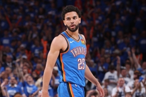 阿杰伊-米切尔谈休赛期训练：变得更强壮 这是我第2年的重点之一