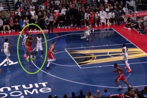 3+1！哈登三分命中同时造成米西一级恶意 打成3+1后快船还有球权