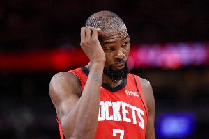 外线哑火！杜兰特半场10投3中拿到10分3板 三分4中0