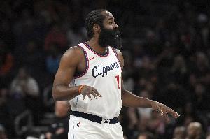 单核带队 梦回巅峰！哈登14中7&5记三分半场爆砍22分5板4助