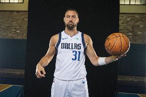 被贬替补！克莱加盟独行侠原因之一是保证首发+28-30分钟上场时间