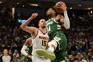 定制一波！赛季至今仅4人场均至少19分12板命中率50%+：字约文武