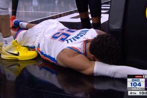 危险！威少被断回防将米切尔推翻在地 一级恶犯！