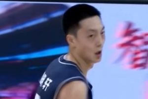 输出串联两不误！胡明轩全场11中6 拿下14分2篮板6助攻