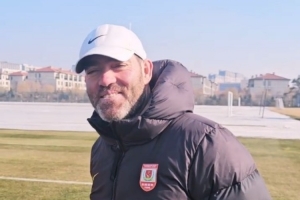 长春亚泰祝苏亚雷斯先生生日快乐