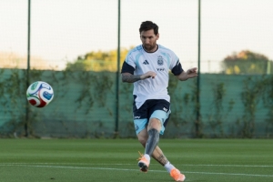 梅西出镜！阿根廷国家队官推晒照：全队已抵达西班牙阿利坎特集训