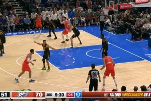 裁判下半场3分钟内连吹库里2个犯规 库里已经5犯但科尔不换人