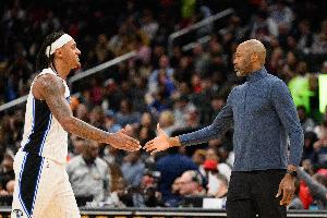 美记：班凯罗和主教练关系紧张引担忧 矛盾公开是更衣室失衡前兆