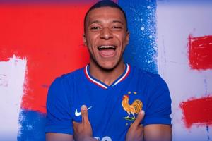 高卢雄鸡昂首晋级！法国提前一轮直通2026世界杯 连续8届进世界杯