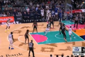 文班连续追防库里8秒不失位！美媒：他竟然能跟上 令人震惊