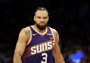 太阳生涯新高！狄龙18中12高效砍下32分 三分7中3