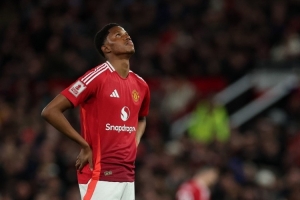 太阳报：奥比·马丁随曼联一线队训练，舍什科受伤或让他得到机会