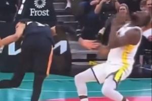 追梦防守文班被打到脸痛苦倒地！巴特勒：快给他喊救护车️