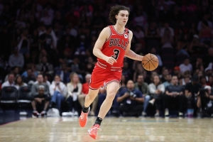 吉迪和三球之间选谁建队？阿里纳斯：吉迪 他和谁都能共存