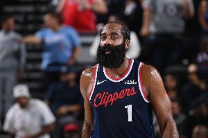 记者：哈登差点用三分三连击拖入加时 但不用打42分钟未必是坏事