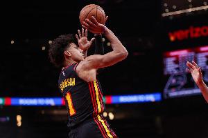 亚特兰大新世代鹰王！周最佳杰伦·约翰逊砍下25分8板9助3断1帽！