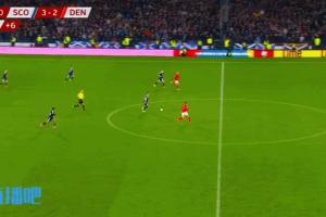 如此足球怎能不爱！苏格兰末轮翻盘进世界杯，99分钟上演中圈吊射