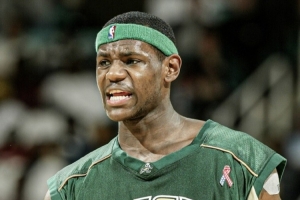 詹姆斯四年高中赛季场均数据！20多年过去了 看起来也没什么进步